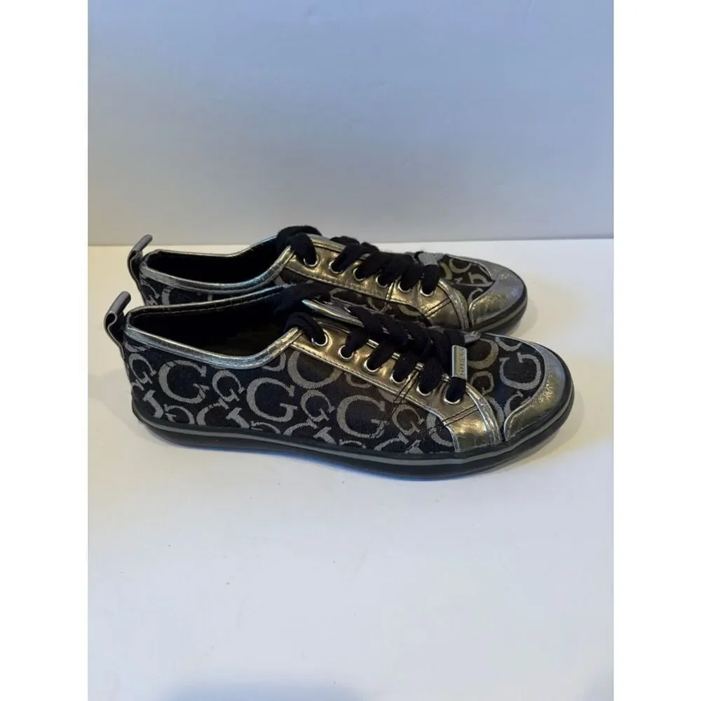 Guess lace up